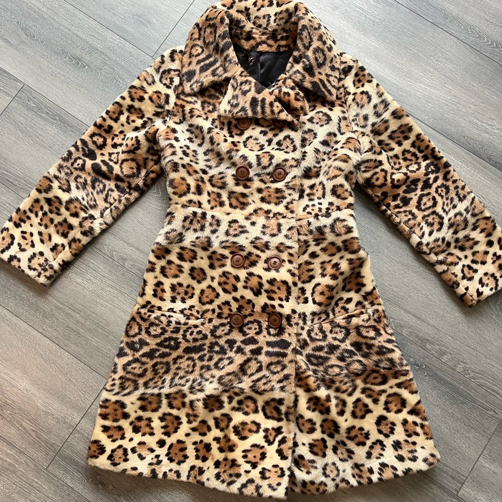 Vintage leopard button up coat